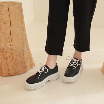 獨家方頭設計厚底增高鬆糕鞋-黑色