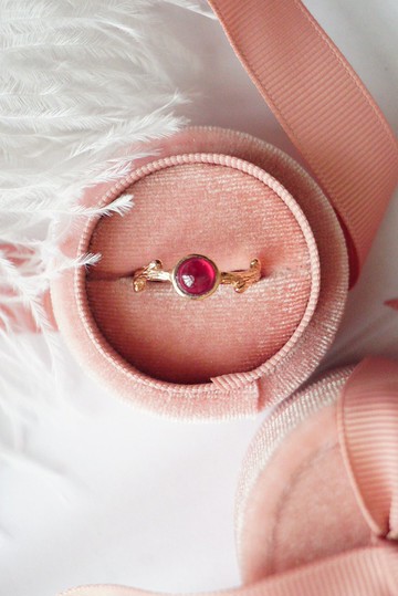 真正的紅寶石戒指，深紅色，925銀，鍍紅金，木柄戒指