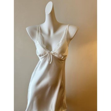 法式冰絲綢睡衣女款2025新款夏季純欲風吊帶睡裙性感家居服帶胸墊