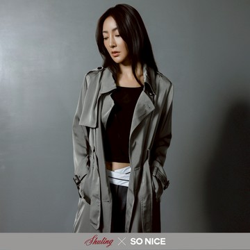 SO NICE X Shuling聯名 高智感H-line附腰帶不易皺緞面長版風衣外套