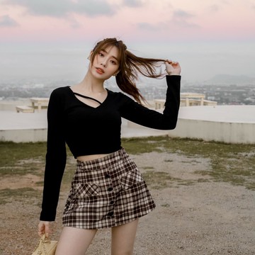 獨家訂製！鏤空露腰短版bra top發熱衣 ZR514841【現貨】