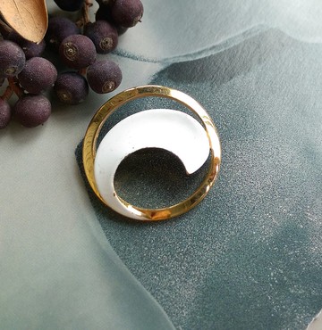 Vintage Jewelry TRIFARI  都會簡約 小巧 白琺瑯 別針  胸針