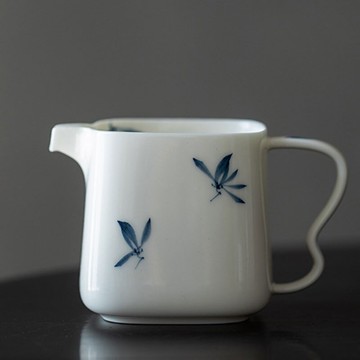 手繪蝴蝶蘭花公道杯家用帶柄高檔分茶器陶瓷功夫茶具公杯公平勻杯