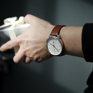 REFINE 7148 旅行者三眼多功能植鞣皮革手錶 - 純淨白