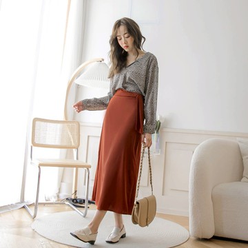 OB嚴選 純色高腰不對稱腰帶鬆緊傘擺長裙 《CA2451》全館現貨