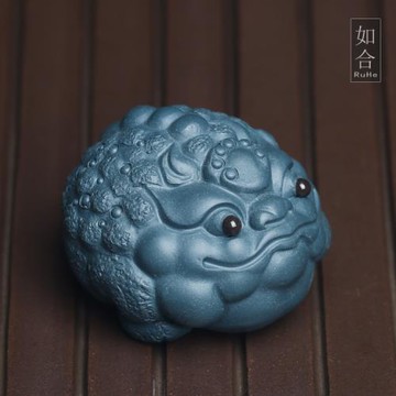 如合 天青泥三足金蟾蛤蟆鎮宅三腳紫砂茶寵手把件手玩小擺件茶玩