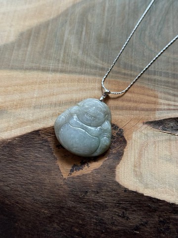 【翡翠】茶黃帶秋香綠佛公翡翠胸墜