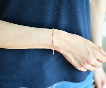 粉紅藍寶石手鍊，可提升魅力、勝運、財運等。九月生日石14KGF版