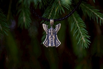 維京戰士吊墜。異教神項鍊。斯堪的納維亞珠寶。雷神飾品