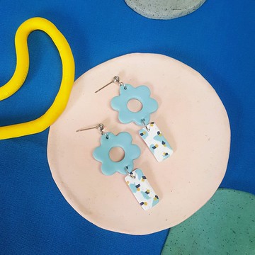 夏之果系列 - 藍花 白底圖樣 花朵 可愛 垂墜 耳環 ( 可改 耳夾 )