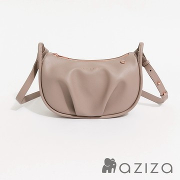 【aziza】LUCIA斜背彎月包-午茶駝AZAXA011A01AH3