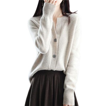 2022早春新款圓領羊絨開衫女寬松針織羊毛外套短款時尚洋氣紅外搭