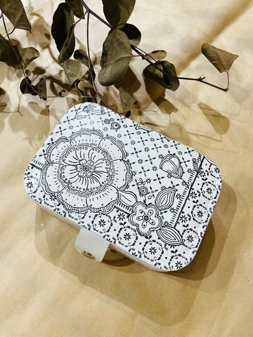 隨身首飾盒 黑與白 飾品盒 收納盒 耳墜 攜帶盒 項鍊 戒指  手環