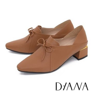 DIANA 經典造型蝴蝶結尖頭中跟牛津鞋 棕色