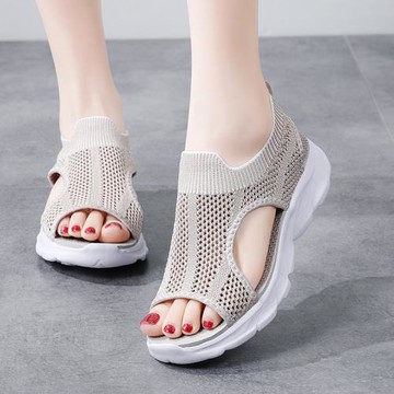 夏季新款透氣中年媽媽時尚涼鞋女款軟底舒適平底鞋女式運動休閑鞋