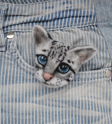 灰色貓肖像別針 定製女士寵物胸針 羊毛貓複製品首飾