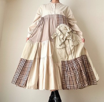 以二手衣物改造的厚實飛行夾克領拼接洋裝 獨一無二單品