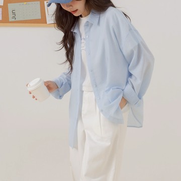 QUEENSHOP_ S 女裝 長袖 簡約微透膚直條紋寬版襯衫 三色售 現+預 【01025558】