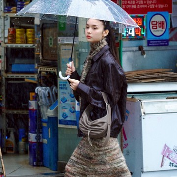 KlassiC. niceynook 秋冬新款 DOVIE 抽繩蝴蝶包 時尚腋下包 抽繩設計調整皺褶美感