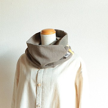 灰色 / 黃色線條 / 羊毛 / 棉質圍脖