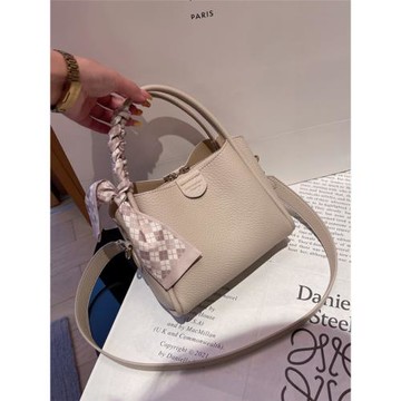 高級感小眾水桶包包2025夏新款潮百搭單肩斜挎包時尚流行手提女包