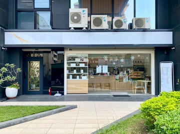 陳曉葳◆小港行政中心大面寬店霸+2房平車｜高雄市小港區港平路