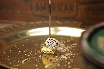 【METALIZE】黃銅線香座(黃銅骰子)