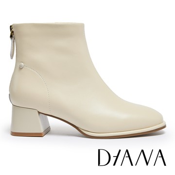 DIANA 質感素面羊皮粗低跟短靴 米色 #54921