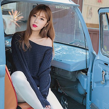 OB嚴選-立體織紋斜領長袖針織上衣