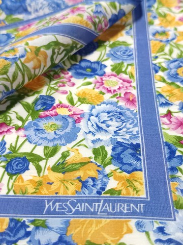 Yves Saint Laurent 古董手帕 彩色植物花卉印花 19x18.5 英吋