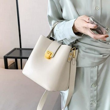 法國官方CaringKleing女包2026新款大容量水桶包女手提單肩斜挎包