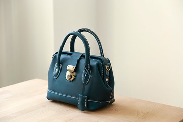 【切線派】英伦 杜勒斯 医生包纯手工复古手提口金包真皮斜挎包