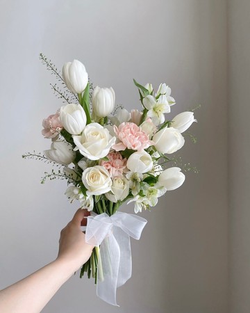 【鮮花】白粉色鬱金香玫瑰韓式鮮花捧花