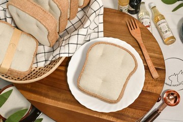 純手縫 吐司 Toast / 吊飾 / 手作布偶 / 居家擺飾 / 禮物