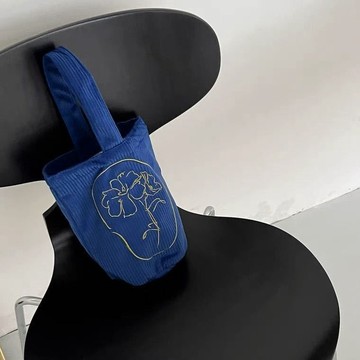 杯套 新款 克萊因藍刺繡ins手提水杯保溫杯包外出燈芯絨布袋水桶包女