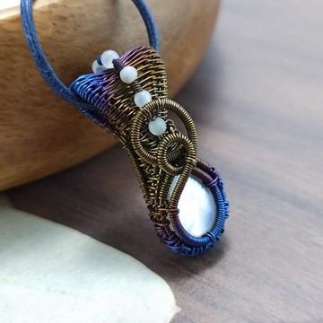 珍珠母貝鈦金屬項鍊｜友善金屬過敏｜復古風格｜漸層｜線材包覆｜a045