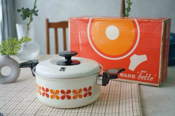 日本雜貨-昭和時代全新品北歐風橘色小花白色珐瑯兩手鍋