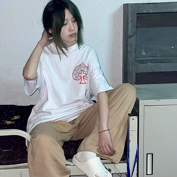 美式復古運動風正肩短袖女2022年新款國潮愛心十字架時尚百搭上衣