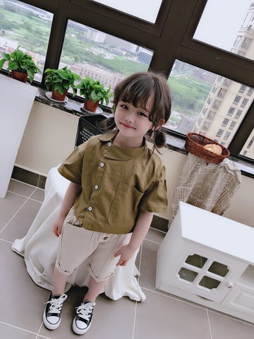 夏季新款中小童純色襯衫 男女寶寶帥氣個性側邊紐扣設計上衣1入