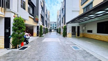 晴空墅｜沙鹿ｘ鹿峰｜６米３大面寬雙車別墅｜台中市沙鹿區中山路