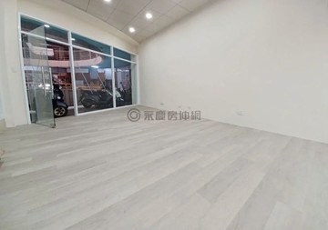 鼎山熱鬧商圈近家樂福及輕軌站收租黃金樓店｜高雄市三民區鼎山街
