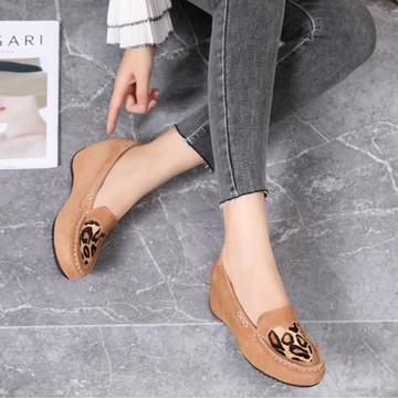 33碼內增高豆豆鞋女2025秋冬豹紋拼色軟底舒適旅游套腳一腳蹬女鞋