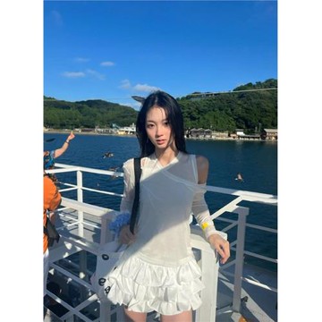 陳小腿~Turn left【白月光少女】設計感透視露肩假兩件T恤打底衫