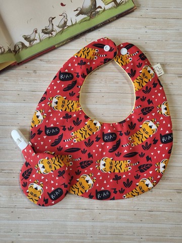 虎寶寶 過年 圍兜 嬰兒手套 髮帶 奶嘴套 平安符袋 彌月禮