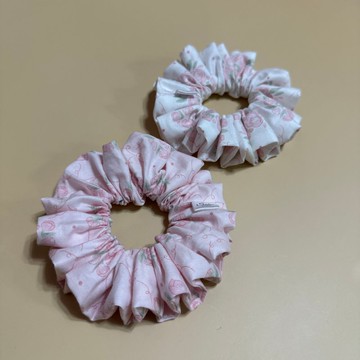 粉色、白色碎花髮圈，甜美風格