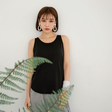 OB嚴選-涼感．冰咖啡紗後交叉彈力無袖上衣《KS0870-》