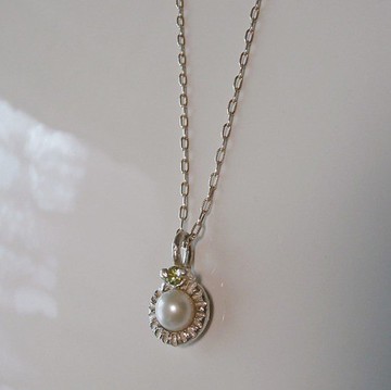 橄欖石和珍珠項鍊