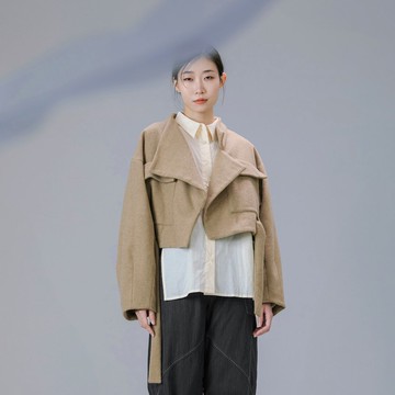 領片不對稱毛料短大衣