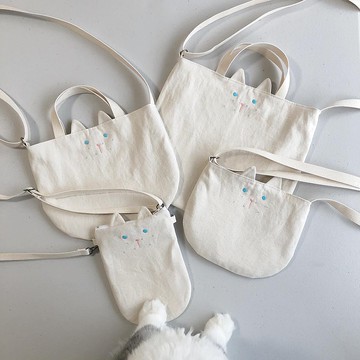 客製。白貓。繡字。斜背包。4尺寸