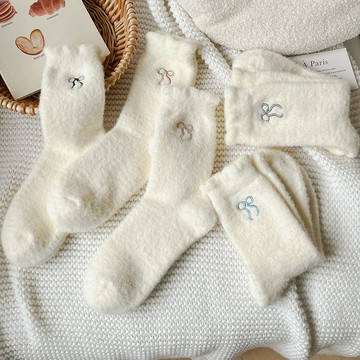 奶白色襪子女甜美刺繡蝴蝶結中筒襪秋冬保暖澳絨長襪花邊堆堆襪女